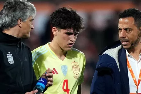 تقارير: إصابة كوبارسي في مباراة هولندا ضد إسبانيا ليست خطيرة